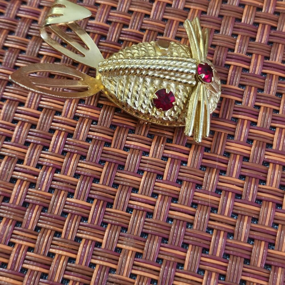 Vintage Sarah Coventry Winking Rabbit Brooch - Picture 2 of 4